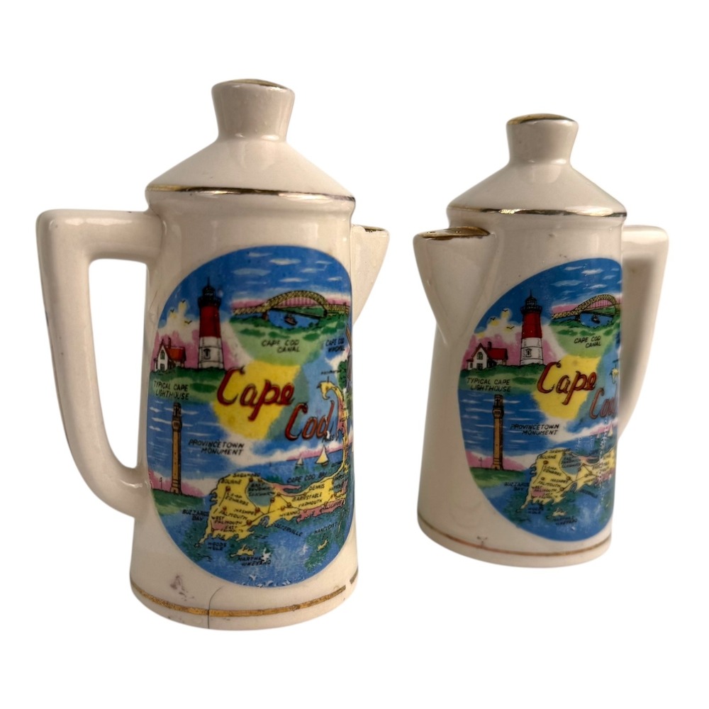 Vintage Cape Cod Salt and Pepper Shakers Souvenir Ceramic Coffee Pot Style D14Q